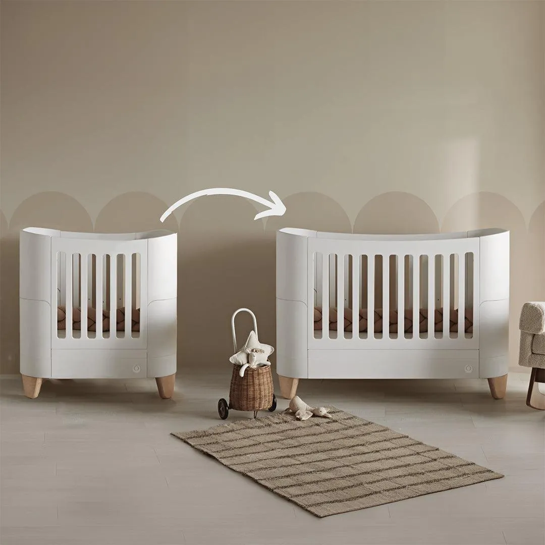 Gaia Baby Serena Mini Cot   Bedside Crib Set (Incl Bedside mattress) Mini Cot and Dresser - White / Natural