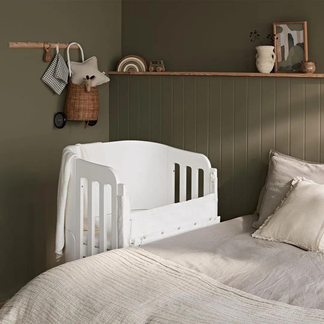 Gaia Baby Serena Mini Cot   Bedside Crib Set (Incl Bedside mattress) Mini Cot and Dresser - White / Natural