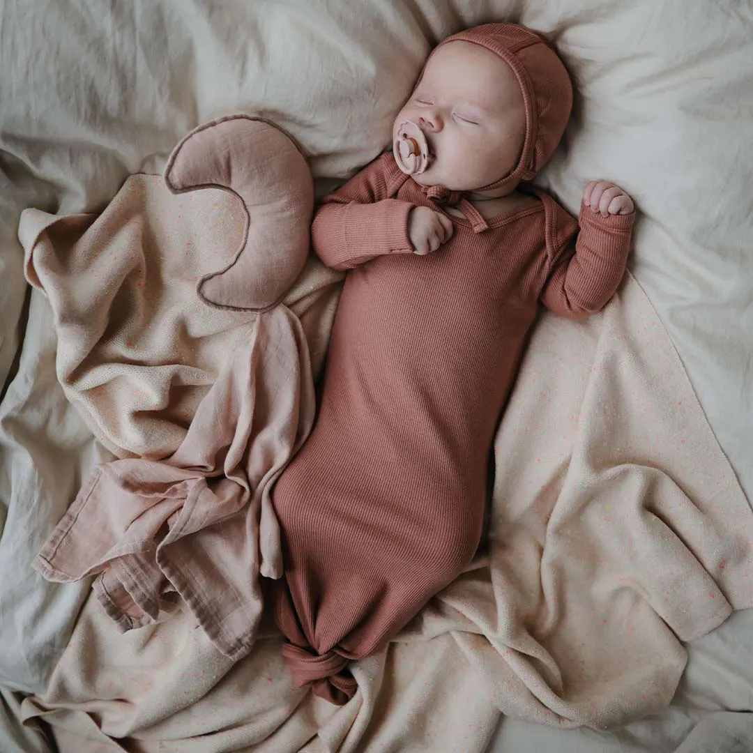 Mushie Ribbed Knotted Baby Gown - Cedar